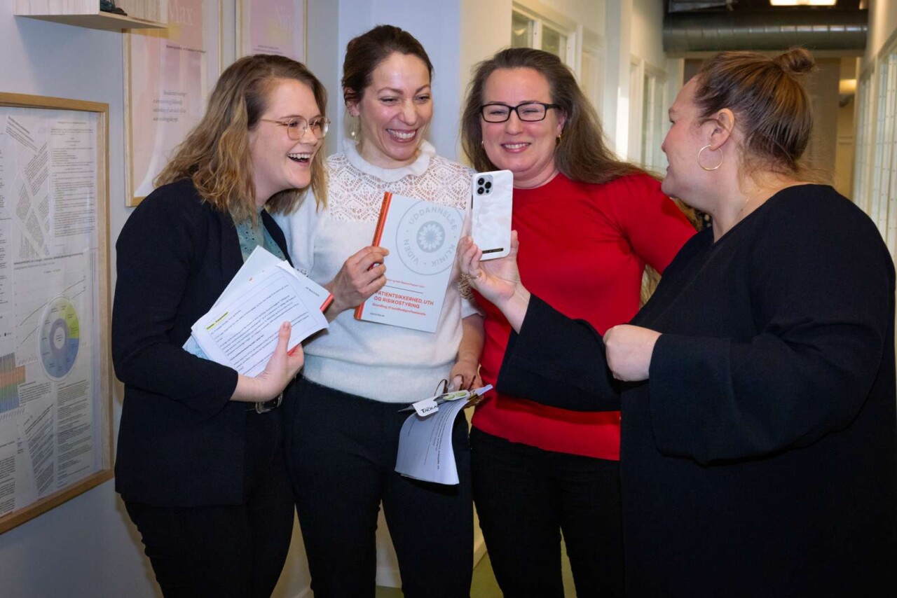Kimmie Madsen, Pernille Ringkjøbing Rasmussen og Trine Schade, nyuddannede sundhedsadministrative koordinatorer, januar 2024. Foto: Svend Rossen