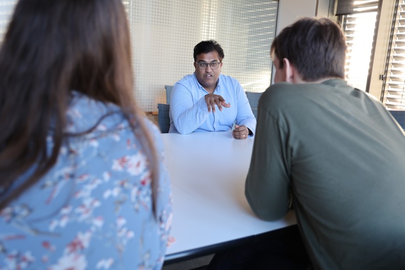 Ishant Khurana and the 2 first honorary students at kick-off days at Steno