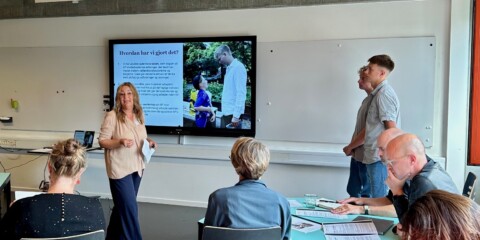 Elisabeth Astrid Folker, lektor på pædagoguddannelsen på Københavns Professionshøjskole sammen med gymnasieeleverne William Fischer og Gustav Stenius fra Gefion Gymnasium