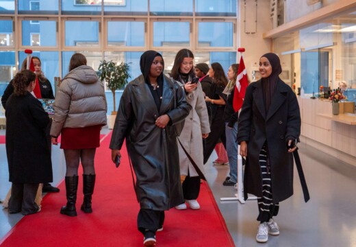 Personer tager del i studiestart på socialrådgiveruddannelsen