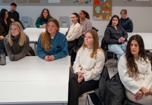 Et klasselokale med elever